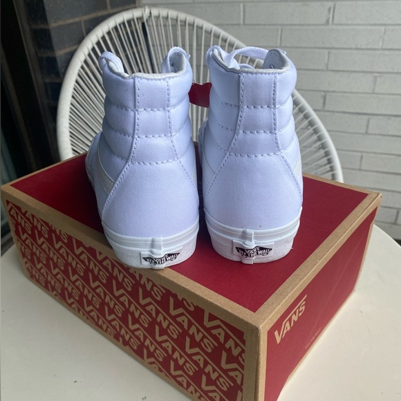 Vans Sk8-Hi, True White, Size 6 men/7.5 women - Picture 3 of 6